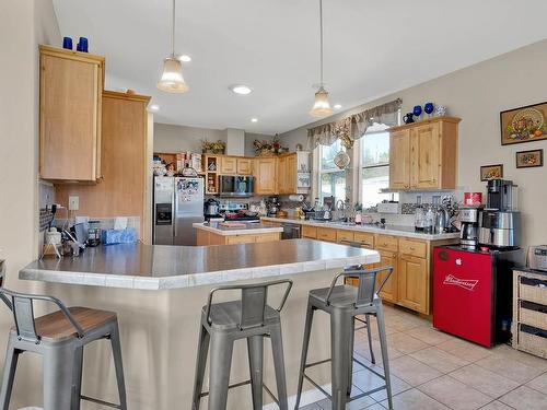 2045/2052 Barnhartvale Road, Kamloops, BC - Indoor Photo Showing Kitchen With Double Sink