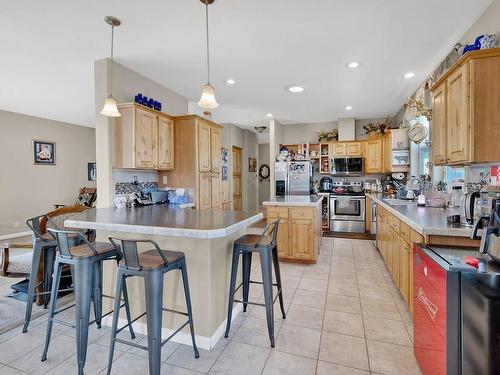 2045/2052 Barnhartvale Road, Kamloops, BC - Indoor Photo Showing Kitchen With Double Sink