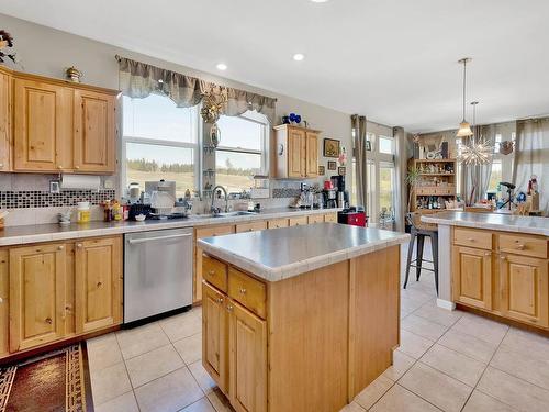 2045/2052 Barnhartvale Road, Kamloops, BC - Indoor Photo Showing Kitchen