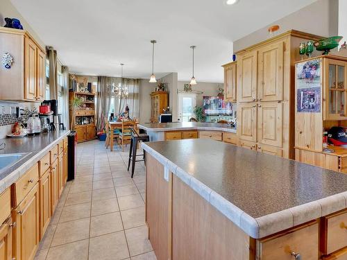 2045/2052 Barnhartvale Road, Kamloops, BC - Indoor Photo Showing Kitchen