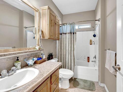 2045/2052 Barnhartvale Road, Kamloops, BC - Indoor Photo Showing Bathroom