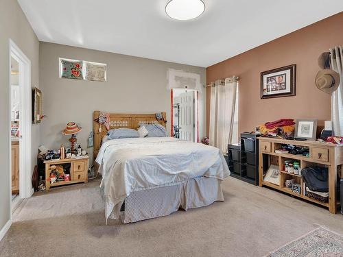 2045/2052 Barnhartvale Road, Kamloops, BC - Indoor Photo Showing Bedroom