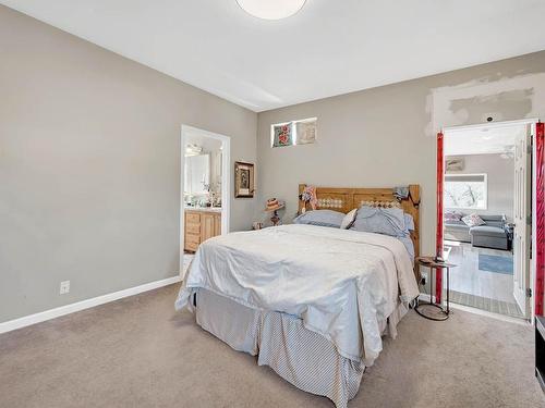 2045/2052 Barnhartvale Road, Kamloops, BC - Indoor Photo Showing Bedroom