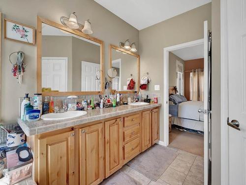 2045/2052 Barnhartvale Road, Kamloops, BC - Indoor Photo Showing Bathroom