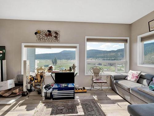 2045/2052 Barnhartvale Road, Kamloops, BC - Indoor Photo Showing Living Room