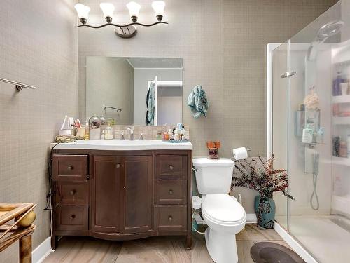 2045/2052 Barnhartvale Road, Kamloops, BC - Indoor Photo Showing Bathroom