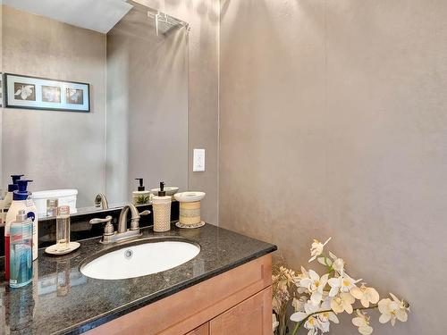 2045/2052 Barnhartvale Road, Kamloops, BC - Indoor Photo Showing Bathroom