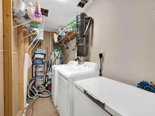 2045/2052 Barnhartvale Road, Kamloops, BC - Indoor Photo Showing Laundry Room