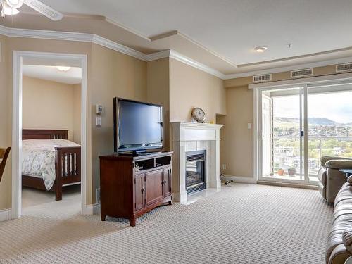 312-3220 Centennial Drive, Out Of District, BC - Indoor With Fireplace