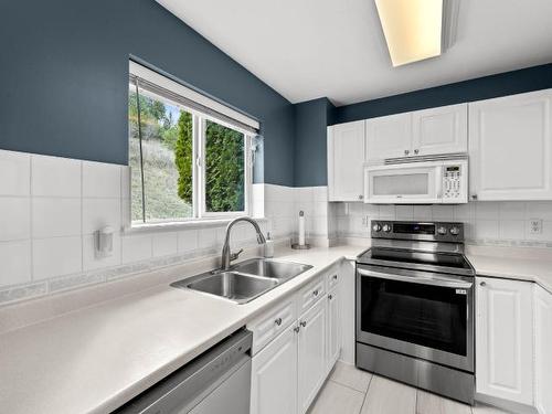 114-1990 Pacific Way, Kamloops, BC - Indoor Photo Showing Kitchen With Double Sink