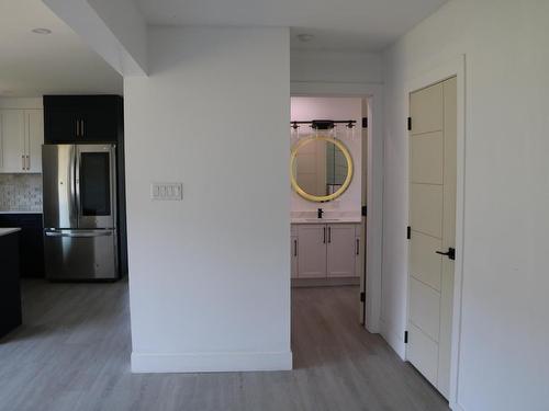 2448 Barnhartvale Road, Kamloops, BC - Indoor Photo Showing Kitchen