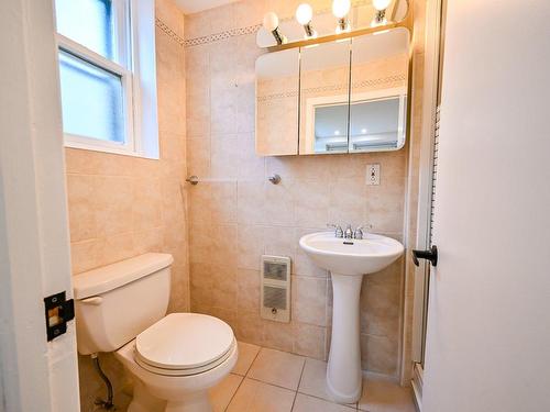 Bathroom - 5713 Av. Wolseley, Côte-Saint-Luc, QC - Indoor Photo Showing Bathroom