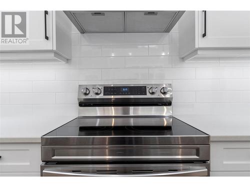 231 20 Street Ne Unit# 17, Salmon Arm, BC - Indoor Photo Showing Kitchen With Upgraded Kitchen