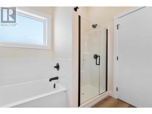 231 20 Street Ne Unit# 17, Salmon Arm, BC - Indoor Photo Showing Bathroom