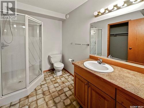 120 165 Robert Street W, Swift Current, SK - Indoor Photo Showing Bathroom