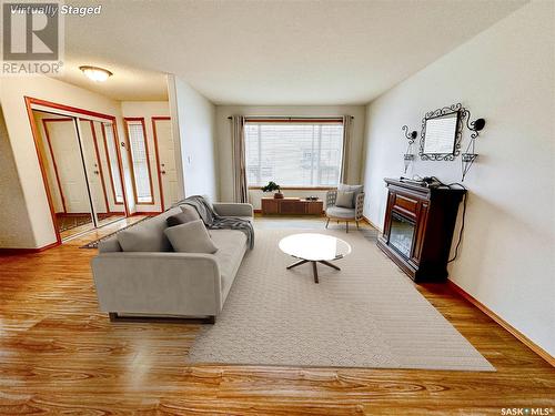 120 165 Robert Street W, Swift Current, SK - Indoor Photo Showing Living Room