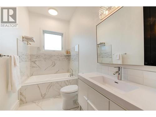 1677 Travertine Drive, Lake Country, BC - Indoor Photo Showing Bathroom