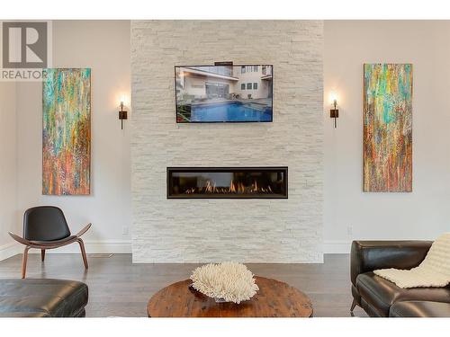 1677 Travertine Drive, Lake Country, BC - Indoor Photo Showing Living Room With Fireplace