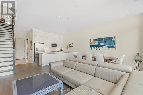 3547 Riva Avenue, Innisfil, ON - Indoor Photo Showing Living Room