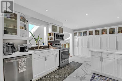 18 Archibald Rd, King, ON - Indoor Photo Showing Kitchen With Double Sink