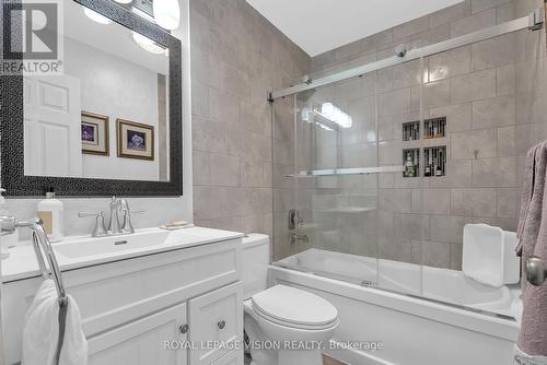 18 Archibald Rd, King, ON - Indoor Photo Showing Bathroom