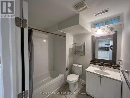 5444 Longford Dr, Mississauga, ON - Indoor Photo Showing Bathroom