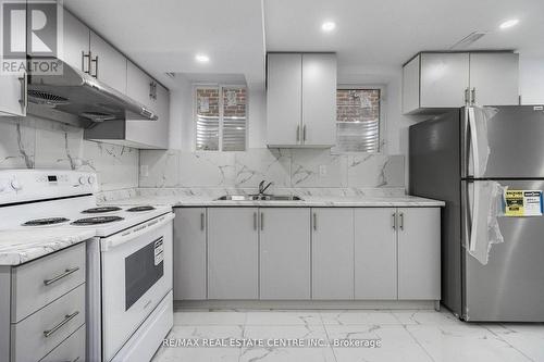72 Circus Crescent, Brampton, ON - Indoor Photo Showing Kitchen With Double Sink