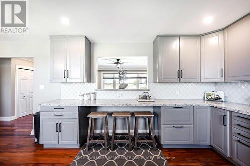 12925 Ninth Line, Halton Hills, ON - Indoor Photo Showing Kitchen With Upgraded Kitchen