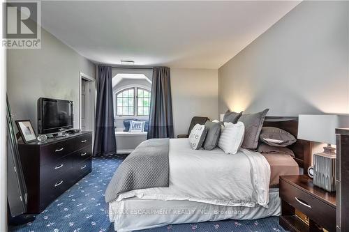1395 Lakeshore Road, Burlington, ON - Indoor Photo Showing Bedroom