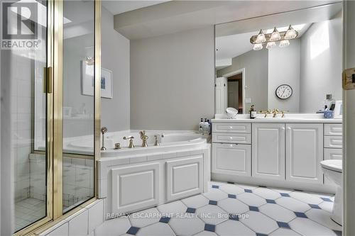 1395 Lakeshore Rd, Burlington, ON - Indoor Photo Showing Bathroom
