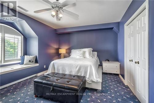 1395 Lakeshore Rd, Burlington, ON - Indoor Photo Showing Bedroom