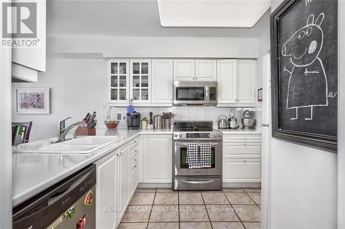 1395 Lakeshore Rd, Burlington, ON - Indoor Photo Showing Kitchen
