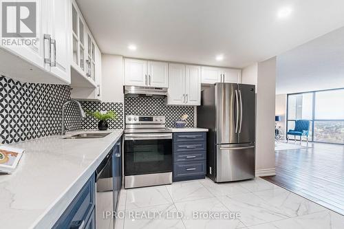 1001 - 4235 Sherwoodtowne Boulevard, Mississauga, ON - Indoor Photo Showing Kitchen With Stainless Steel Kitchen