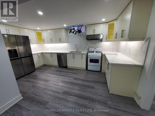 #Bsmt -30 Larchwood Pl, Brampton, ON - Indoor Photo Showing Kitchen