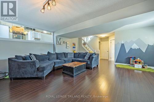 22 Edgewell Cres, Central Elgin, ON - Indoor Photo Showing Living Room
