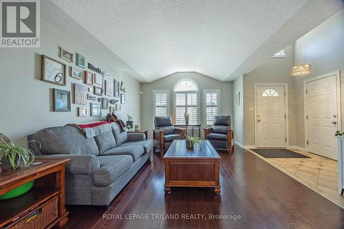 22 Edgewell Cres, Central Elgin, ON - Indoor Photo Showing Living Room