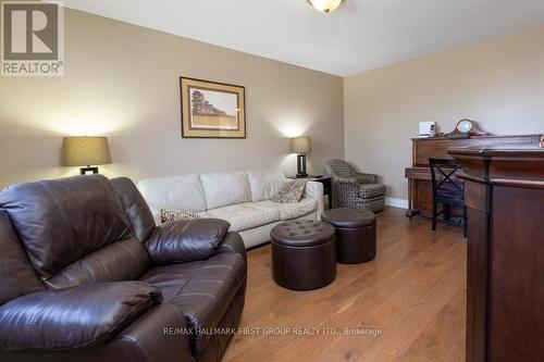 820 Cataraqui Woods Dr, Kingston, ON - Indoor Photo Showing Living Room