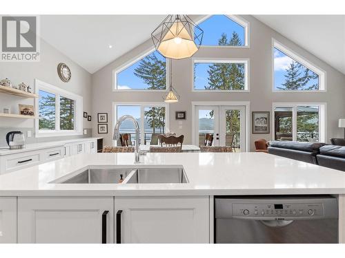 7918 Gardiner Road, Anglemont, BC - Indoor Photo Showing Kitchen With Double Sink
