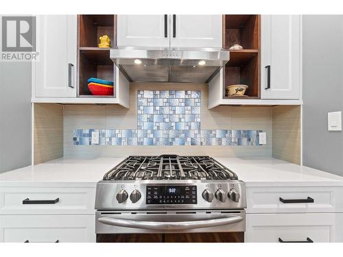 7918 Gardiner Road, Anglemont, BC - Indoor Photo Showing Kitchen