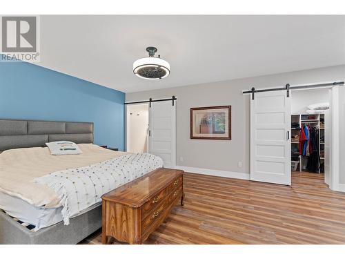 7918 Gardiner Road, Anglemont, BC - Indoor Photo Showing Bedroom