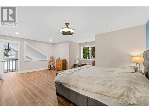 7918 Gardiner Road, Anglemont, BC - Indoor Photo Showing Bedroom