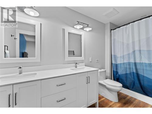 7918 Gardiner Road, Anglemont, BC - Indoor Photo Showing Bathroom