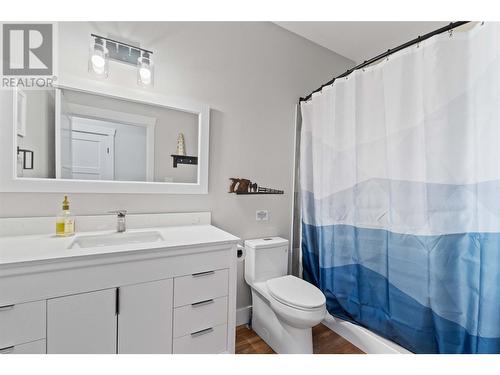 7918 Gardiner Road, Anglemont, BC - Indoor Photo Showing Bathroom