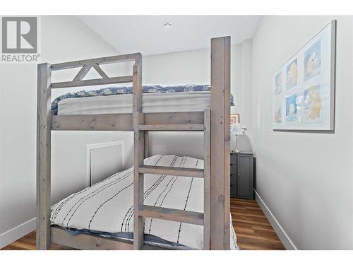 7918 Gardiner Road, Anglemont, BC - Indoor Photo Showing Bedroom