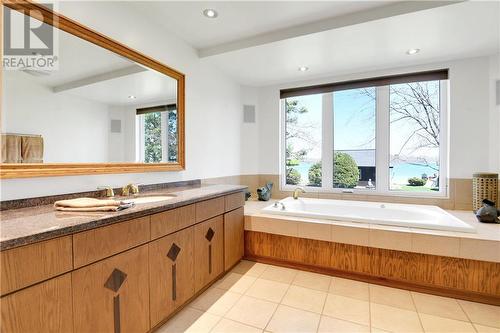15953 Sunset Drive, Long Sault, ON - Indoor Photo Showing Bathroom