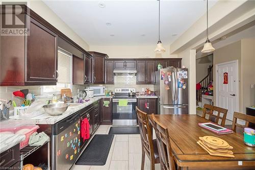8433 Angie Drive, Niagara Falls, ON - Indoor Photo Showing Kitchen