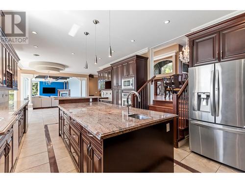 2982 Sunridge Court, Coquitlam, BC - Indoor Photo Showing Kitchen With Upgraded Kitchen