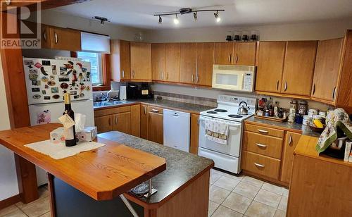 158 Bassett Street, Penticton, BC - Indoor Photo Showing Kitchen