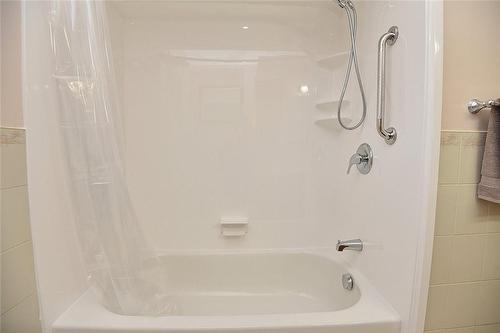 10 Colmar Place|Unit #Upper, Hamilton, ON - Indoor Photo Showing Bathroom