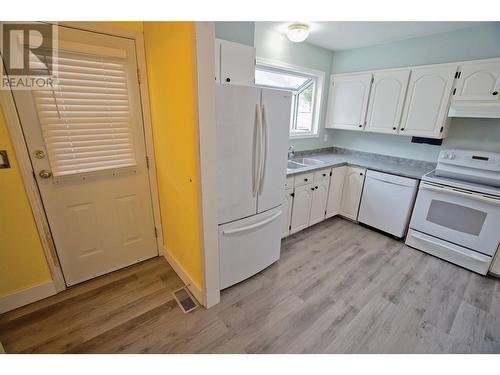 105 Ridgewood Drive, Princeton, BC - Indoor Photo Showing Kitchen